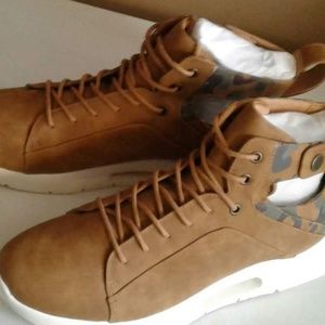 🆕 in Box Steve Madden Champs Tan Sneakers